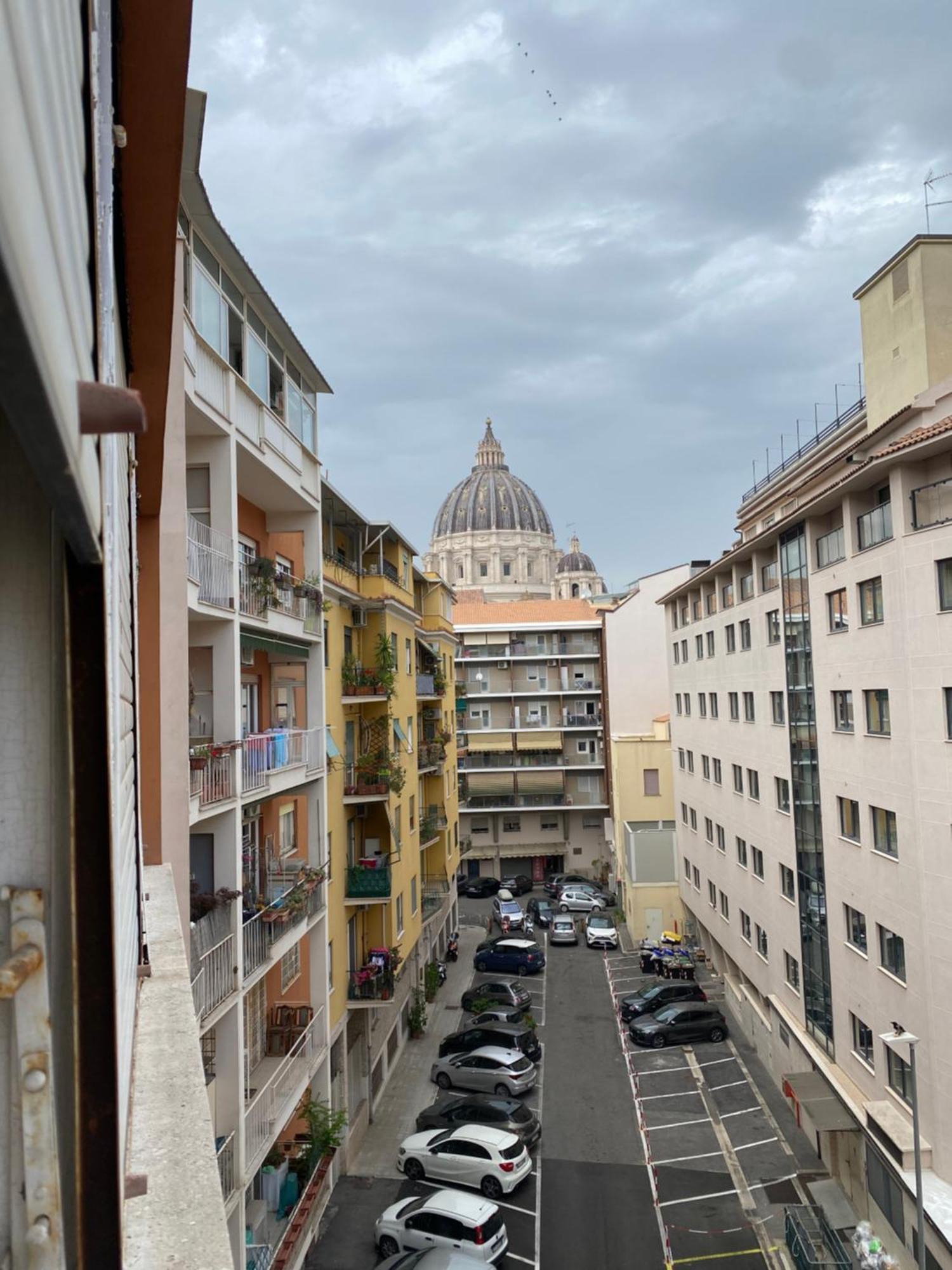 Near San Pietro And Vaticano Rome